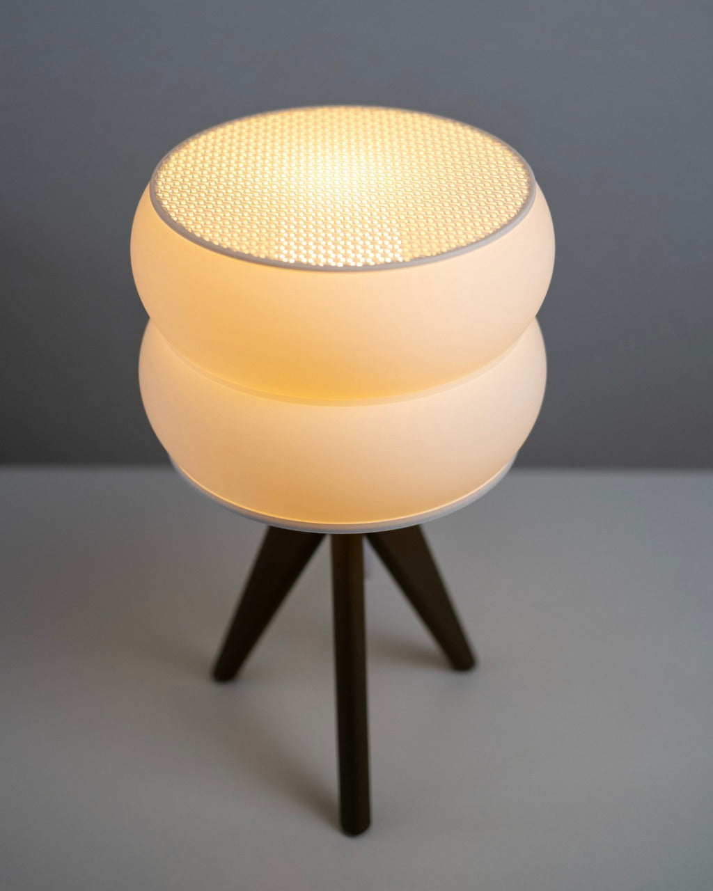 Gyroid Lamp | 3D Printed Table Light, Paper-Thin PLA Shade, LED 3-in-1 or Warm Yellow – Modern Minimalist Bedside & Desk Lamp